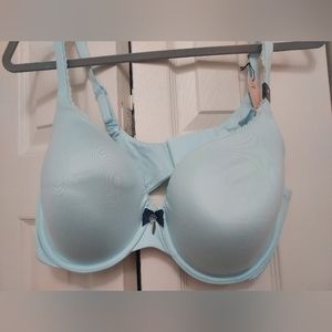 NWT Victoria's Secret Body by Victoria Perfect Coverage 40C light blue